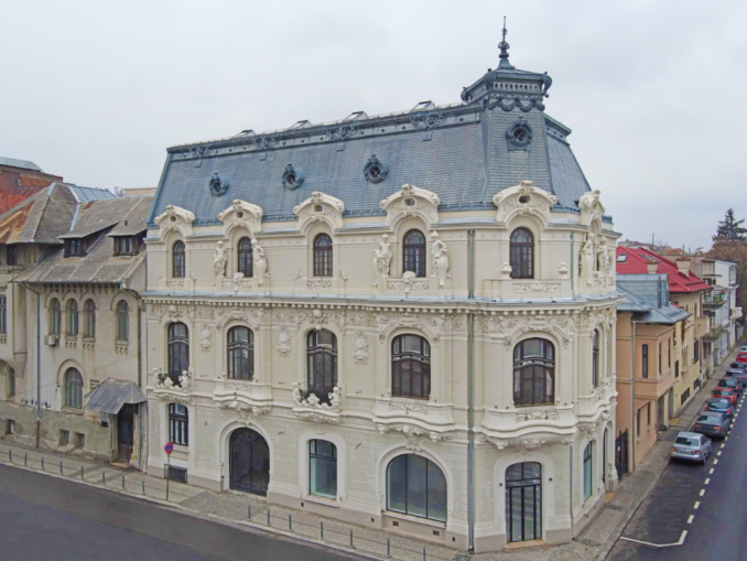 Trei decenii de pictură contemporană, expuse la Casa „Mița Biciclista”