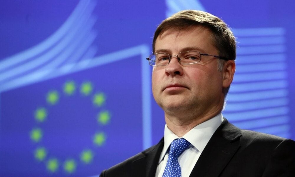 Valdis Dombrovskis: UE îşi reduce prognoza de creştere economică şi majorează estimarea privind inflaţia