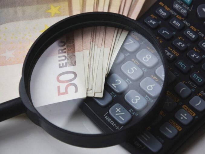 Analiștii CFA avertizează: „Riscul de recesiune în 2026 a crescut substanțial. Leul va continua să se deprecieze”