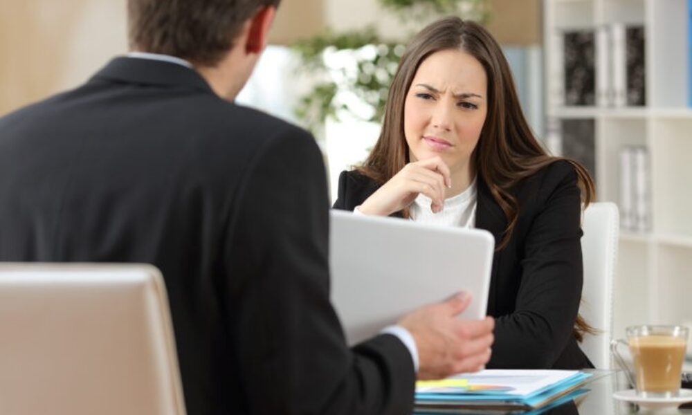 Ce nu are voie șeful să te întrebe la interviu? „Cât platiți chirie?”, „Mai vreți copii?”
