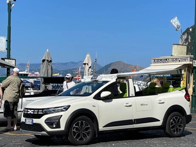 Senzația insulei Capri, o Dacia Jogger transformată într-un taxi decapotabil