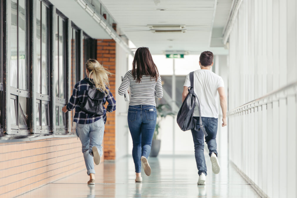 Un nou experiment în educația românească. Renunțăm la „patul lui Procust”
