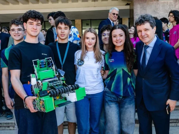 Liceenii români premiați în SUA, felicitați de Nicușor Dan