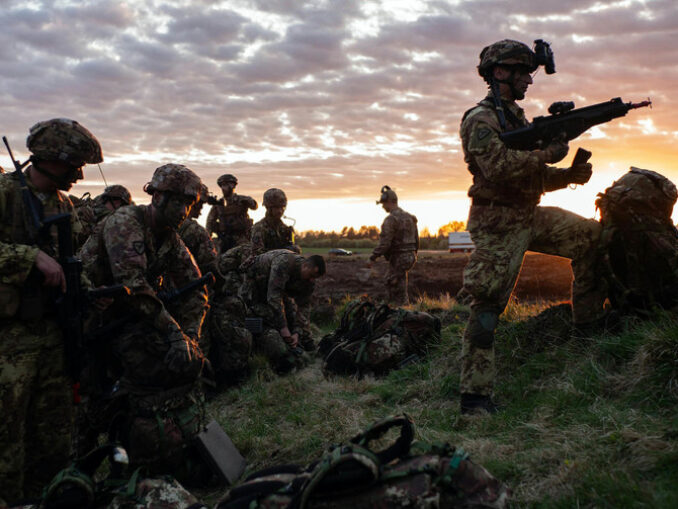 Reuters: NATO consolidează flancul estic cu o nouă structură