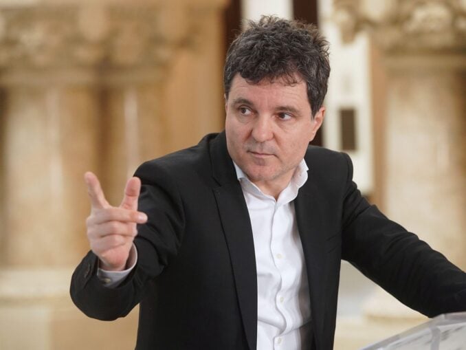 Greselile Europei? De ce Nicușor Dan vrea să fim pro-occidentali nu doar pro-europeni? Bolojan bagă bățul prin gard?