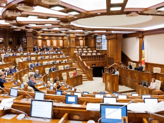 Limba rusă, restricționată în Parlamentul de la Chișinău