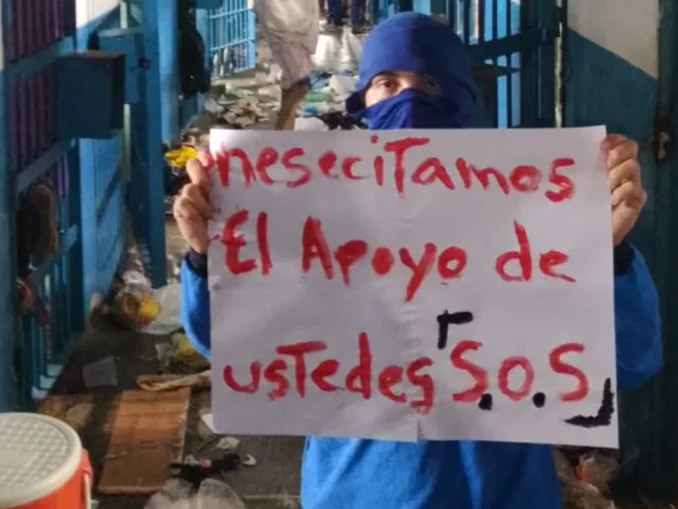 VIDEO Sute de deținuți au preluat controlul unei închisori din Venezuela