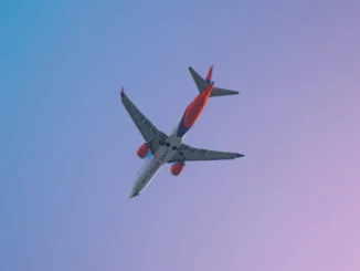Criza kerosenului ajunge în Europa. Un operator aerian cere protecție față de creditori