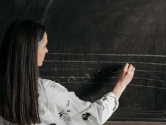 Studiu: 38% dintre profesorii din România se gândesc să renunțe la catedră