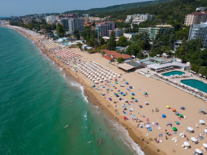 32 de lei o bere în Bulgaria. Turismul, lovit de scumpiri după ce au trecut la Euro