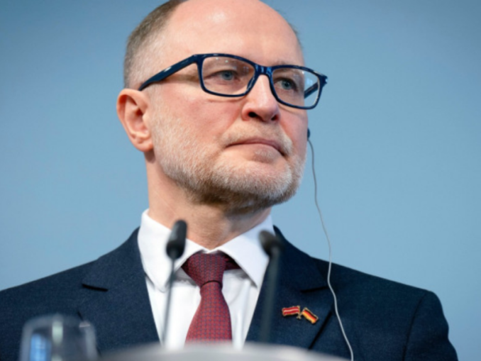 Ministrul Apărării din Letonia a demisionat