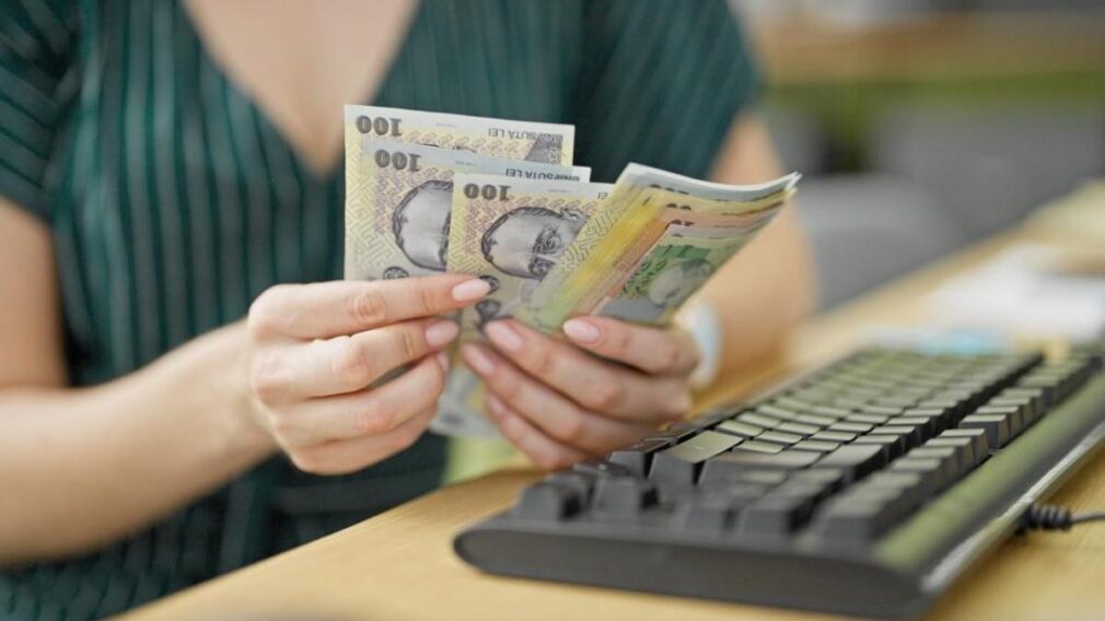 Nu le ajunge un singur salariu? Aproape 200.000 de bugetari au contracte multiple