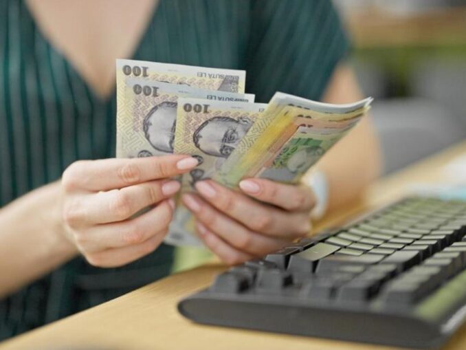 Nu le ajunge un singur salariu? Aproape 200.000 de bugetari au contracte multiple