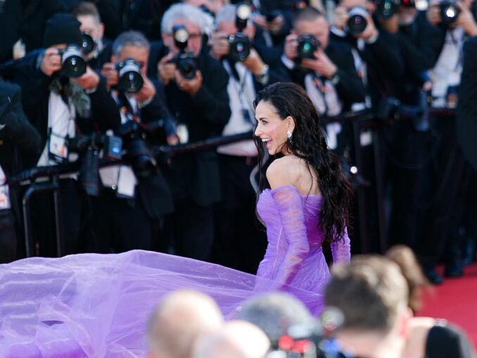 Demi Moore sfidează regulile de la Cannes cu o apariție îndrăzneață