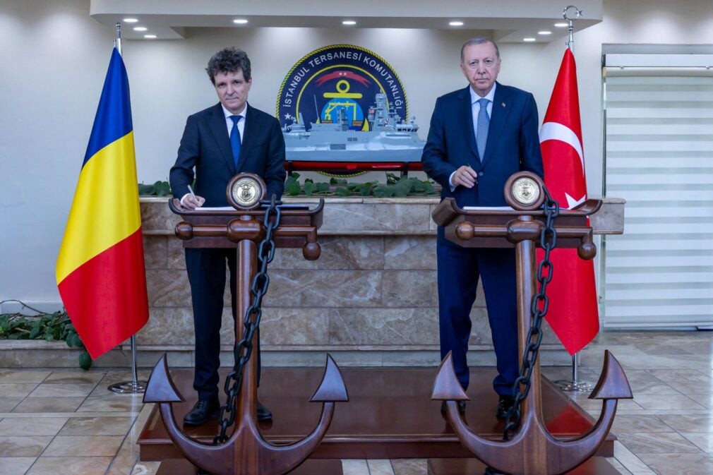 Cațavencii.ro: România a cumpărat de la turci o eroare militară: un fel de șalupă cheală, scumpă, mică, neînarmată, fără tehnologie esențială, neintegrabilă în standardele NATO