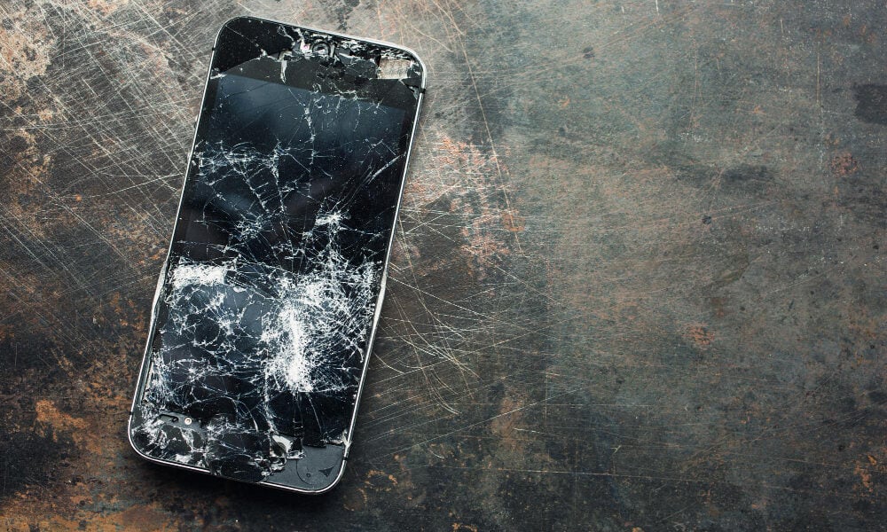 Ecran spart la iPhone? Ce trebuie să știi înainte să alegi un display și cum rezolvi problema corect