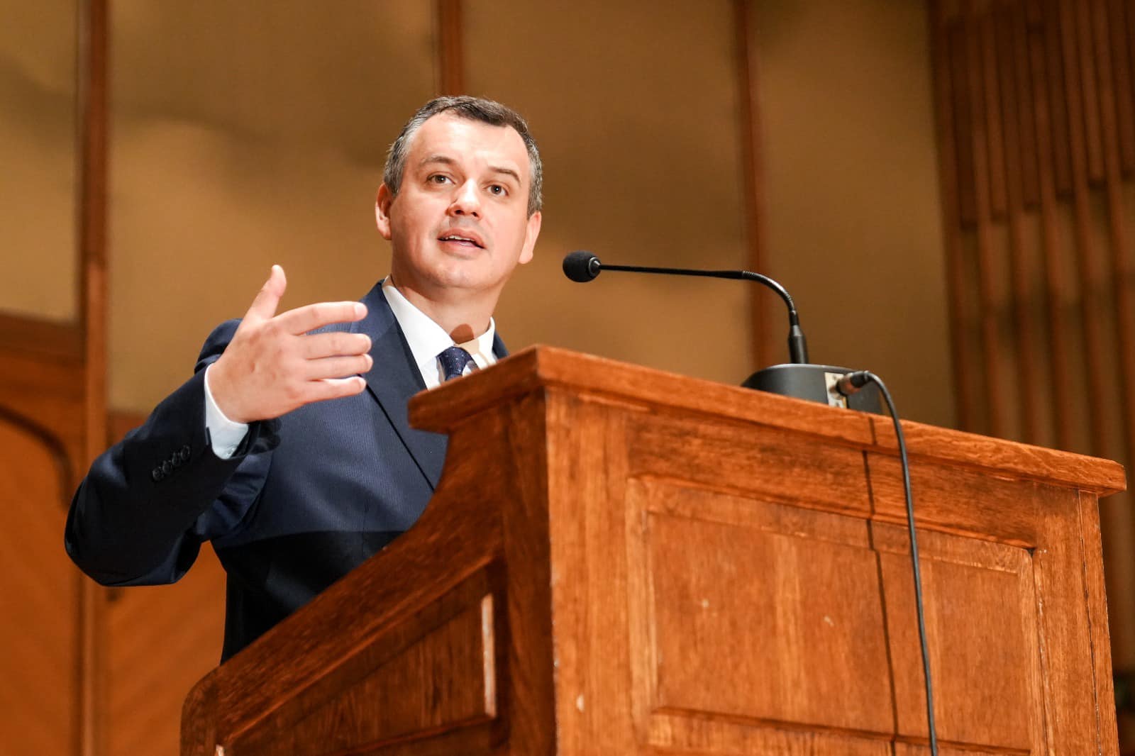 SURSE Bursa zvonurilor. Primele nume din guvernul Tomac