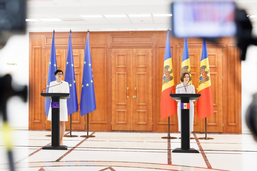 Republica Moldova, sub asediul corupției la nivel înalt și a escrocheriilor I.A. girate de urmașii KGB  
