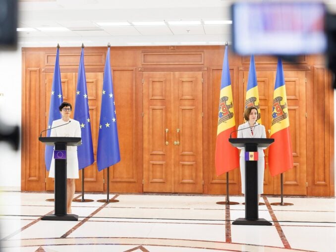 Republica Moldova, sub asediul corupției la nivel înalt și a escrocheriilor I.A. girate de urmașii KGB  