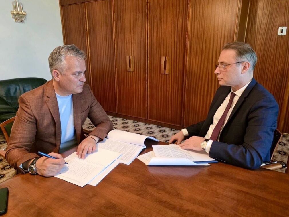 FOTO Veștea a găsit ministru de Externe. Rebelul din PNL spune din nou că „intenționează” să meargă în Parlament