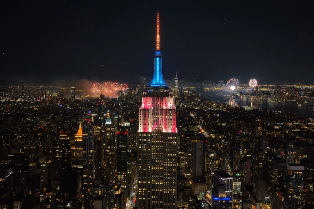 Empire State Building, iluminat pentru a sărbători victoria Franței – VIDEO
