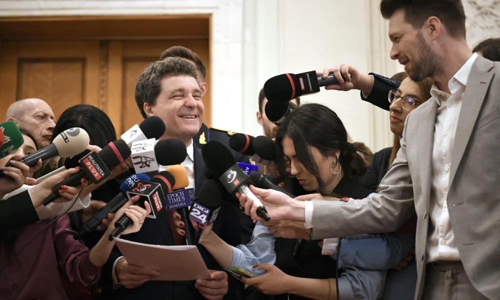 Nicușor Dan, „mediatorul” care  încearcă ruperea unui partid și distrugerea politică a liderului său