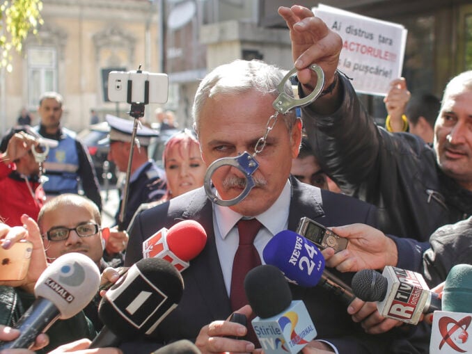 Cătușele LOV, arestul lui Dragnea, Ciucu la DNA. Dosarele politicienilor care au apărut în momente cheie ANALIZĂ