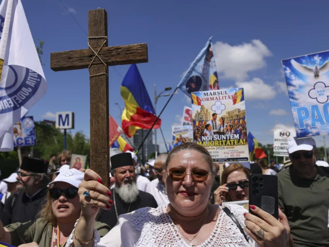 Diana Șoșoacă s-a băgat în față la „Marșul Normalității”