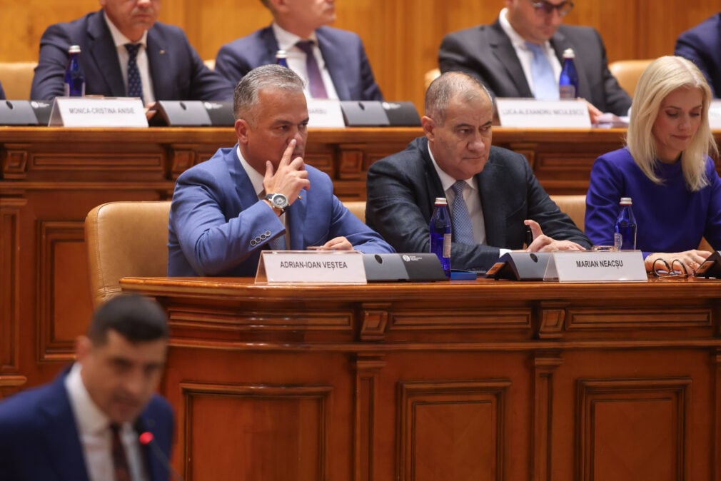„Știu totul despre voi!” Udrea, Georgescu și acum Veștea, același gest în momente critice: degetul pe nara dreaptă