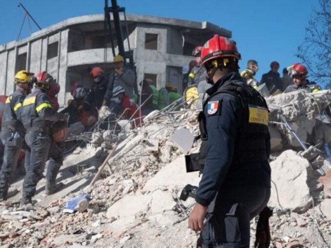 VIDEO Miracolul din Venezuela. Copil de 11 ani, salvat dintre dărâmături după trei zile de la cutremure