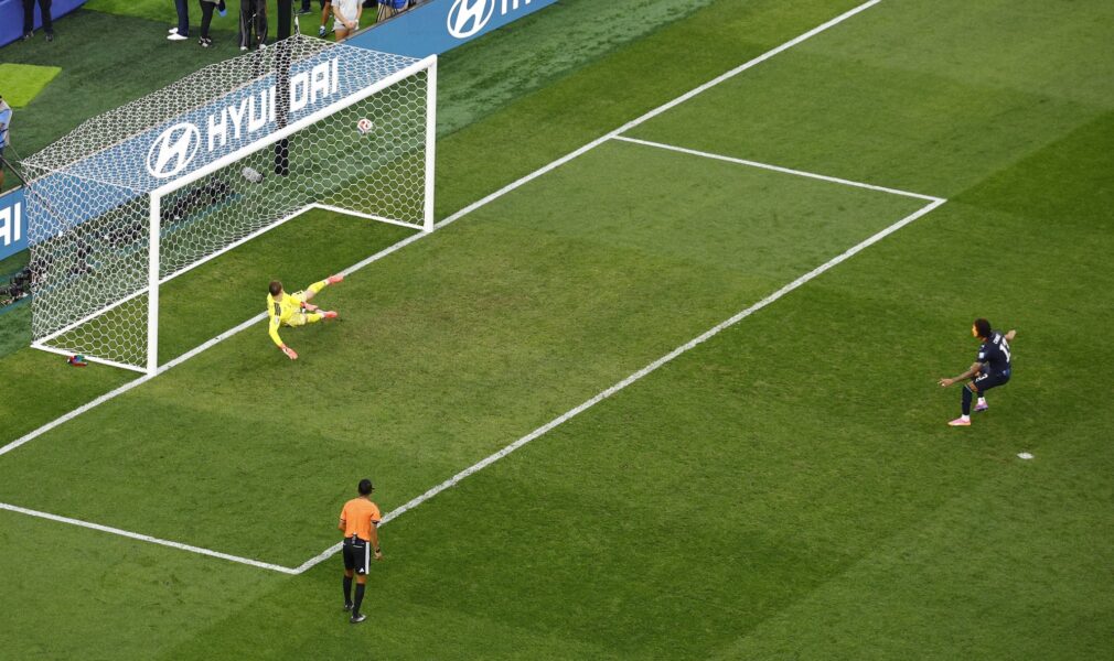 Prima surpriză cu adevărat uriașă la Cupa Mondială. Germania, eliminată la penalty-uri de Paraguay