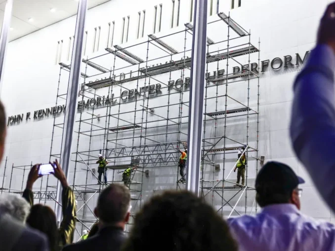 Numele lui Donald Trump a fost îndepărtat de pe clădirea Kennedy Center