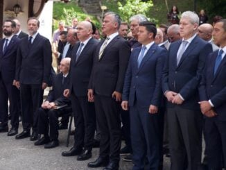 Tabără anti-Bolojan din PNL și-a dat din nou în judecată propriul partid. Cere suspendarea și anularea deciziilor de la Congres
