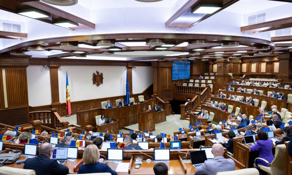 Blitzkriegul politic de pe Dâmbovița lovește și peste Prut