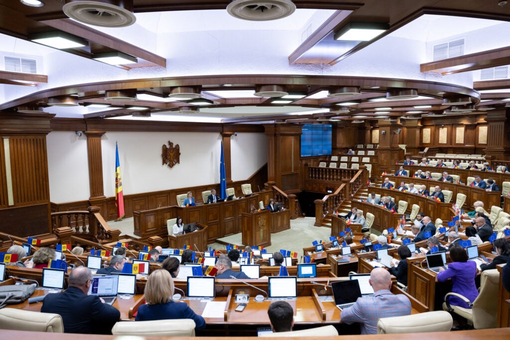 Blitzkriegul politic de pe Dâmbovița lovește și peste Prut