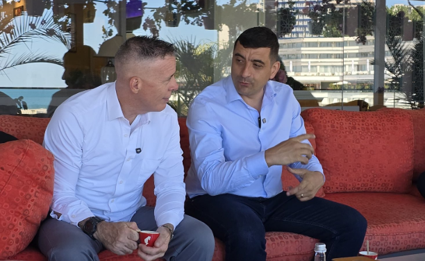 Cum a ținut Simion să amintească de extremismul AUR. Polițistul prea violent chiar și pentru Trump, adus în Parlamentul României