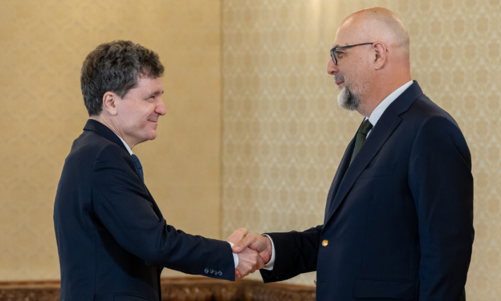 Kelemen Hunor, la întrebarea Cotidianul, despre relația din Coaliția lăsată „orfană”: Discutăm, ce să facem? Să ne uităm ca Angry Birds unii la ceilalți?
