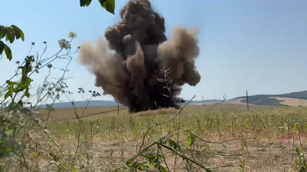 VIDEO Fragmente de dronă rusească cu încărcătură explozivă au fost descoperite și detonate în județul Tulcea