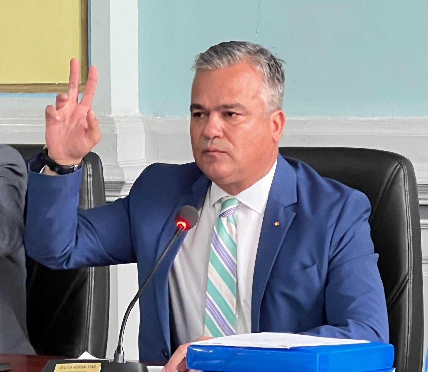 Calcule pentru Guvernul Veștea. Câți trădează din PNL și cu ce alte voturi poate trece de Parlament