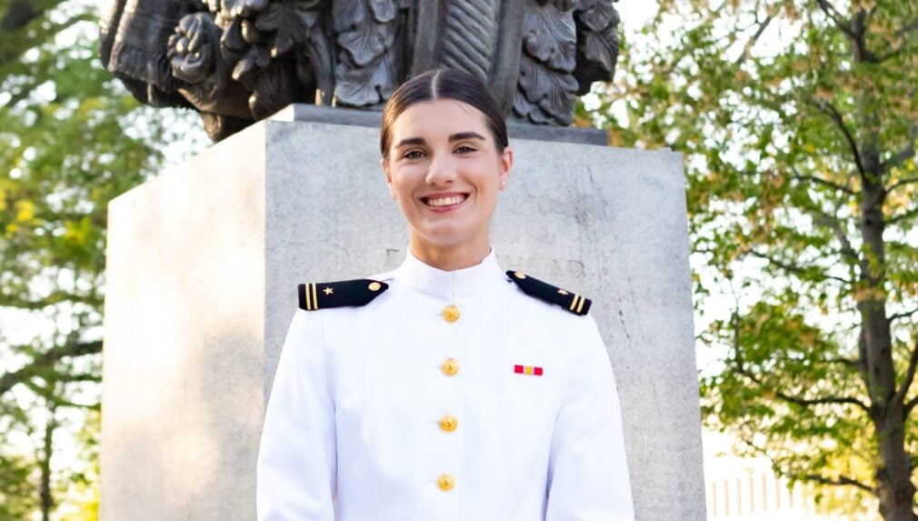 Ana-Maria Gafton a debutat în cariera de comandă în Forțele Navale Române. Tânăra a absolvit Academia Navală a SUA