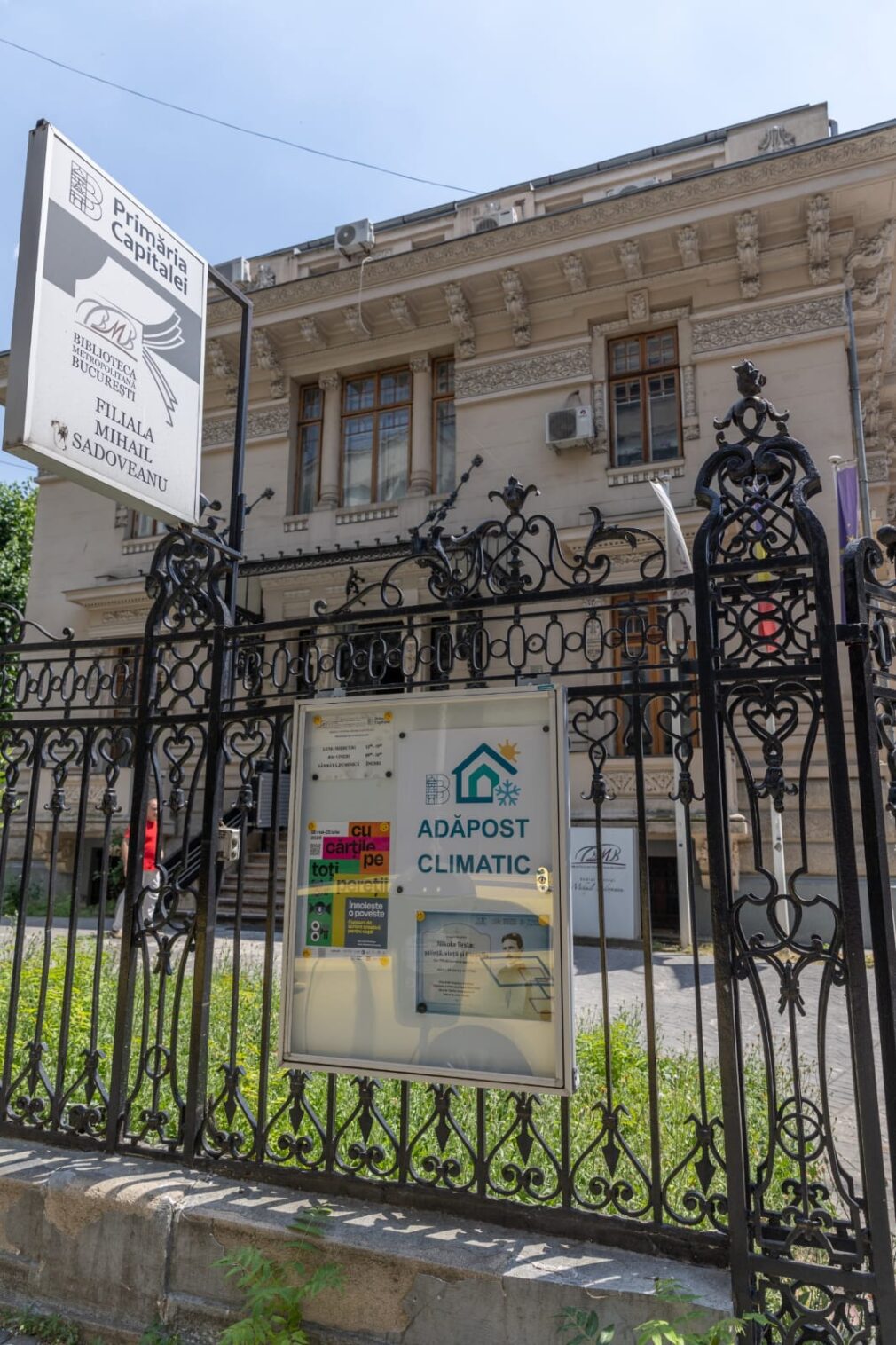 Rețea gratuită de adăposturi climatice în București, în 71 de instituții și 200 de sedii de farmacii
