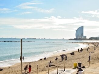 Barcelona sufocată de turiști triplează taxele. Zeci de euro pentru câteva ore de vizitare