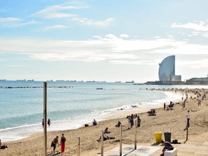 Barcelona sufocată de turiști triplează taxele. Zeci de euro pentru câteva ore de vizitare