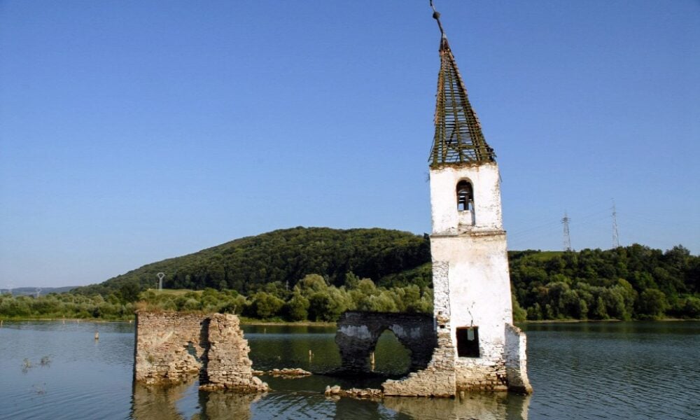 Comunităţi din România, salvate de deportare prin „cameleonism etnic”