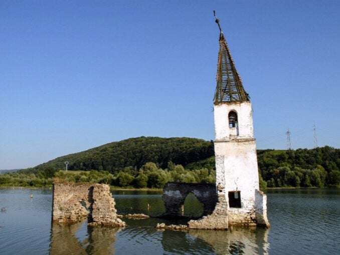 Comunităţi din România, salvate de deportare prin „cameleonism etnic”