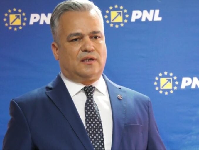 „Cine sapă groapa altuia cade singur în ea”. Ironii după eșecul Guvernului Veștea