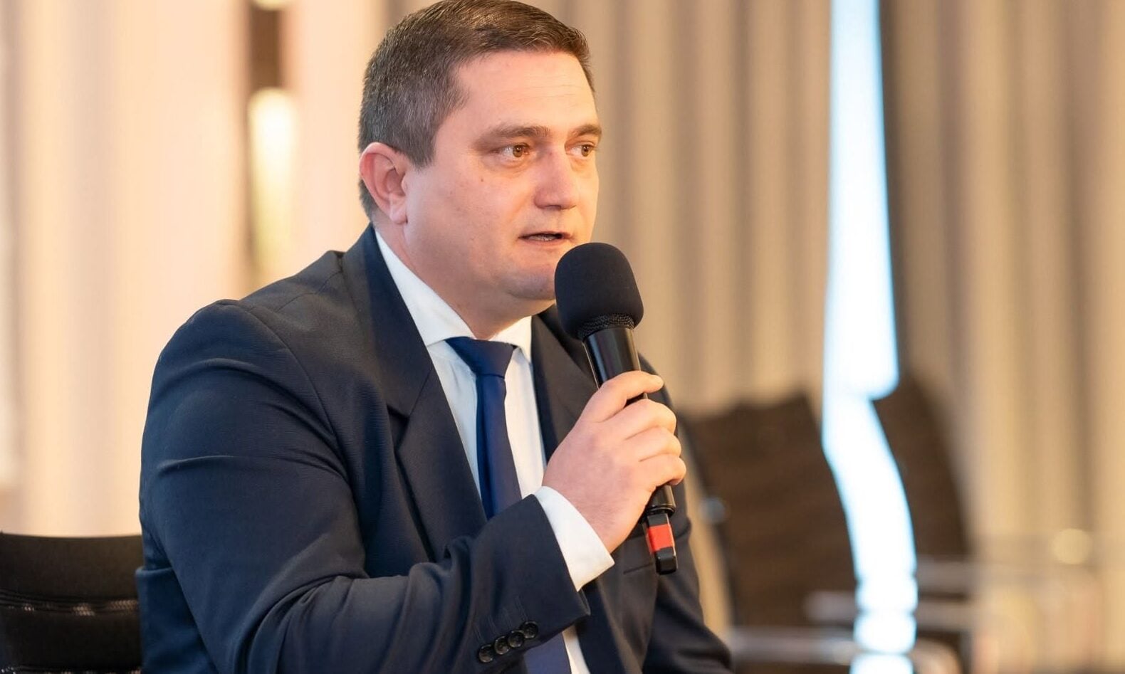 Proiectul USR care interzice instituțiilor publice