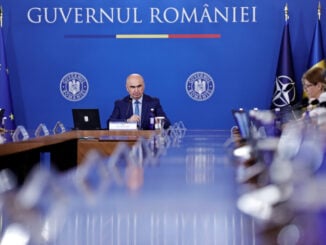 Deficitul bugetar al României s-a înjumătățit. Guvernul anunță că a reușit performanța fără să taie bani de la investiții