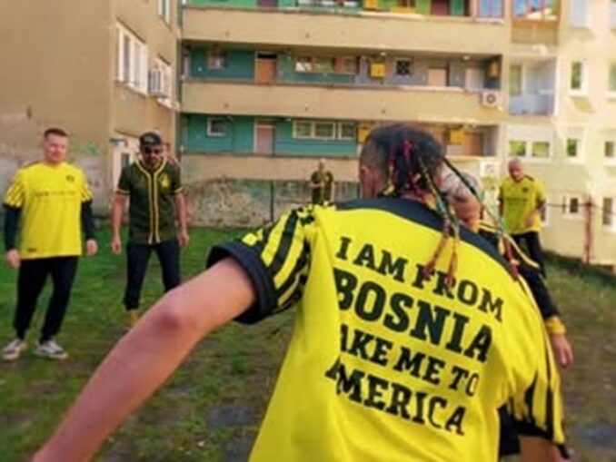 VIDEO O melodie bosniacă despre deziluzia față de Visul American devine un hit al Cupei Mondiale