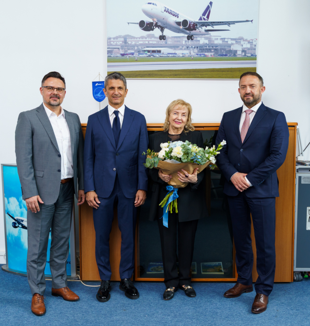 Cea mai performantă aeronavă TAROM va purta numele lui Mircea Lucescu